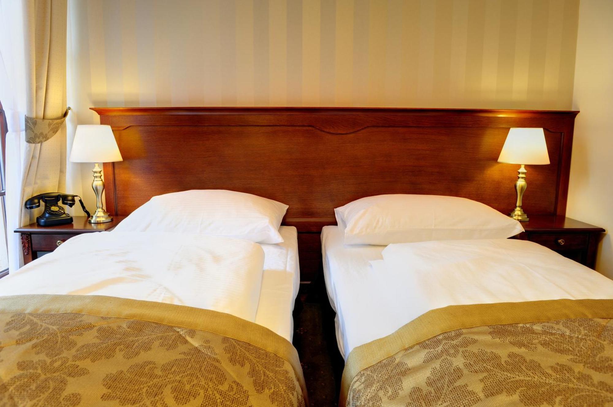 Hotel Kazimierski Zdroj Janowiec Esterno foto